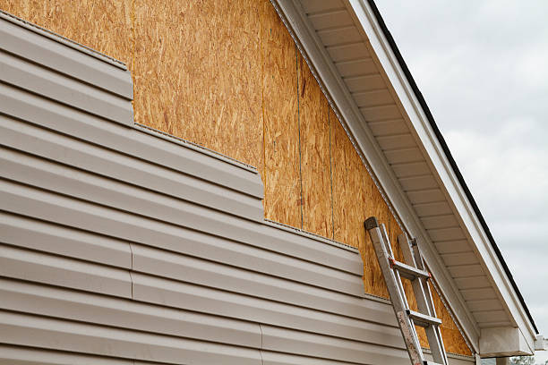 Professional Siding Contractor technician working in Kimberton, PA